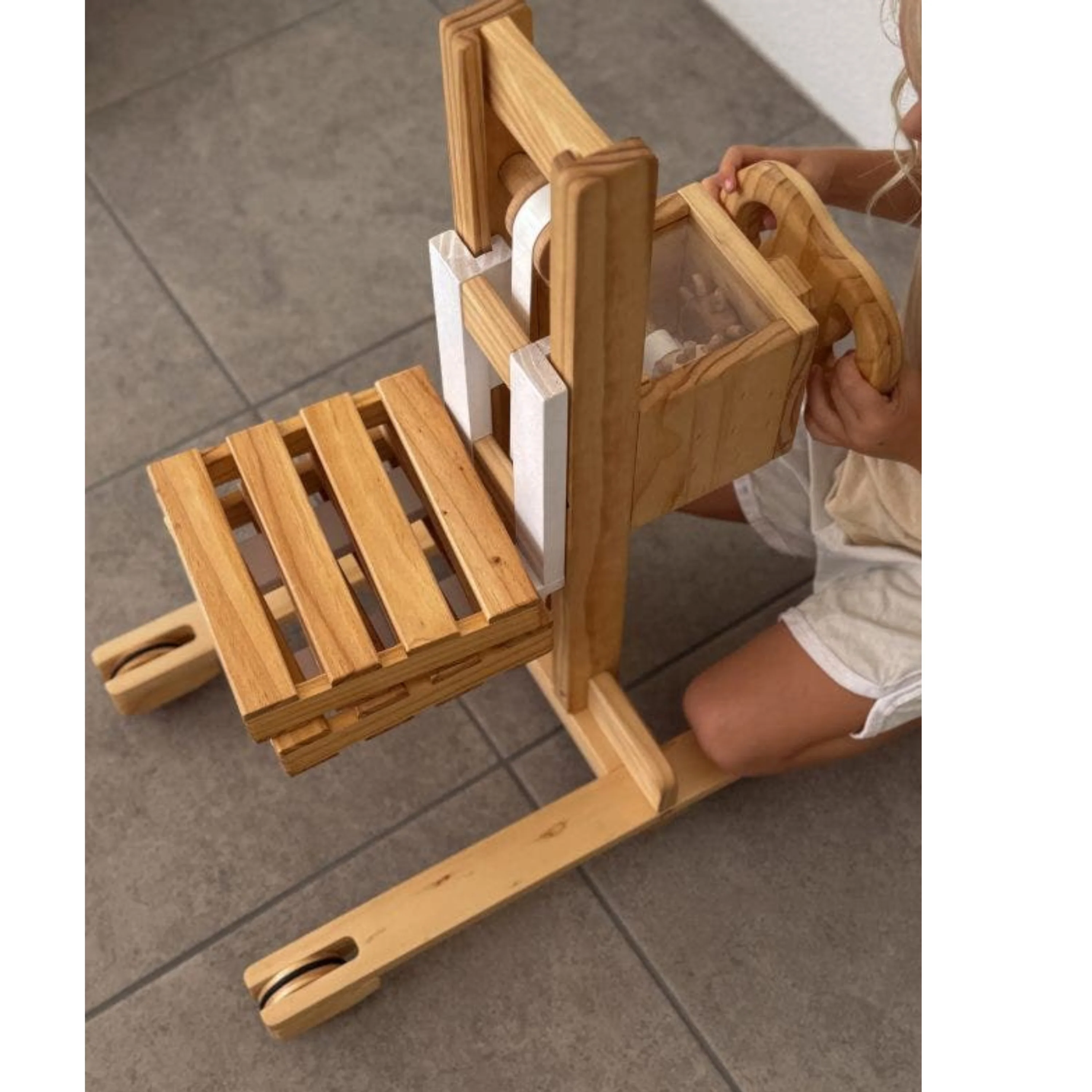 Fork Lift & Pallets - Image 2