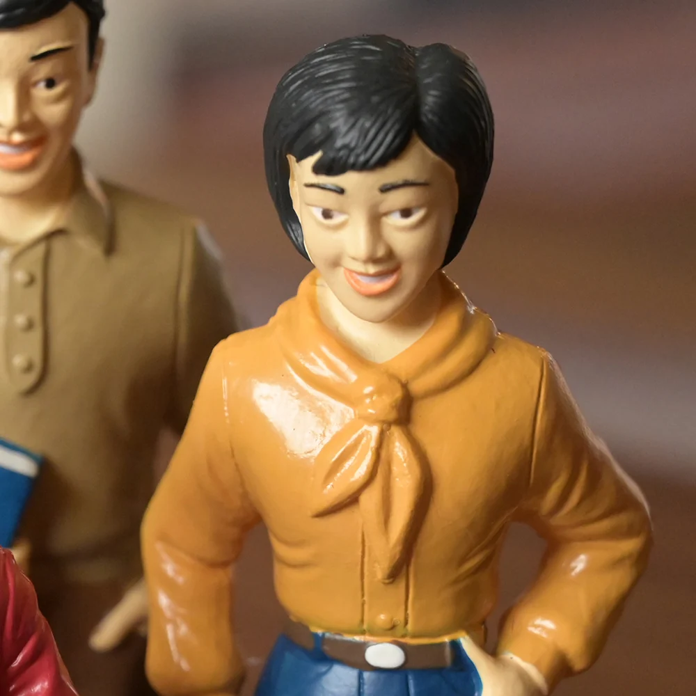Asian Pretend Play Vinyl Family Figurines | 8 Piece Set - Image 12