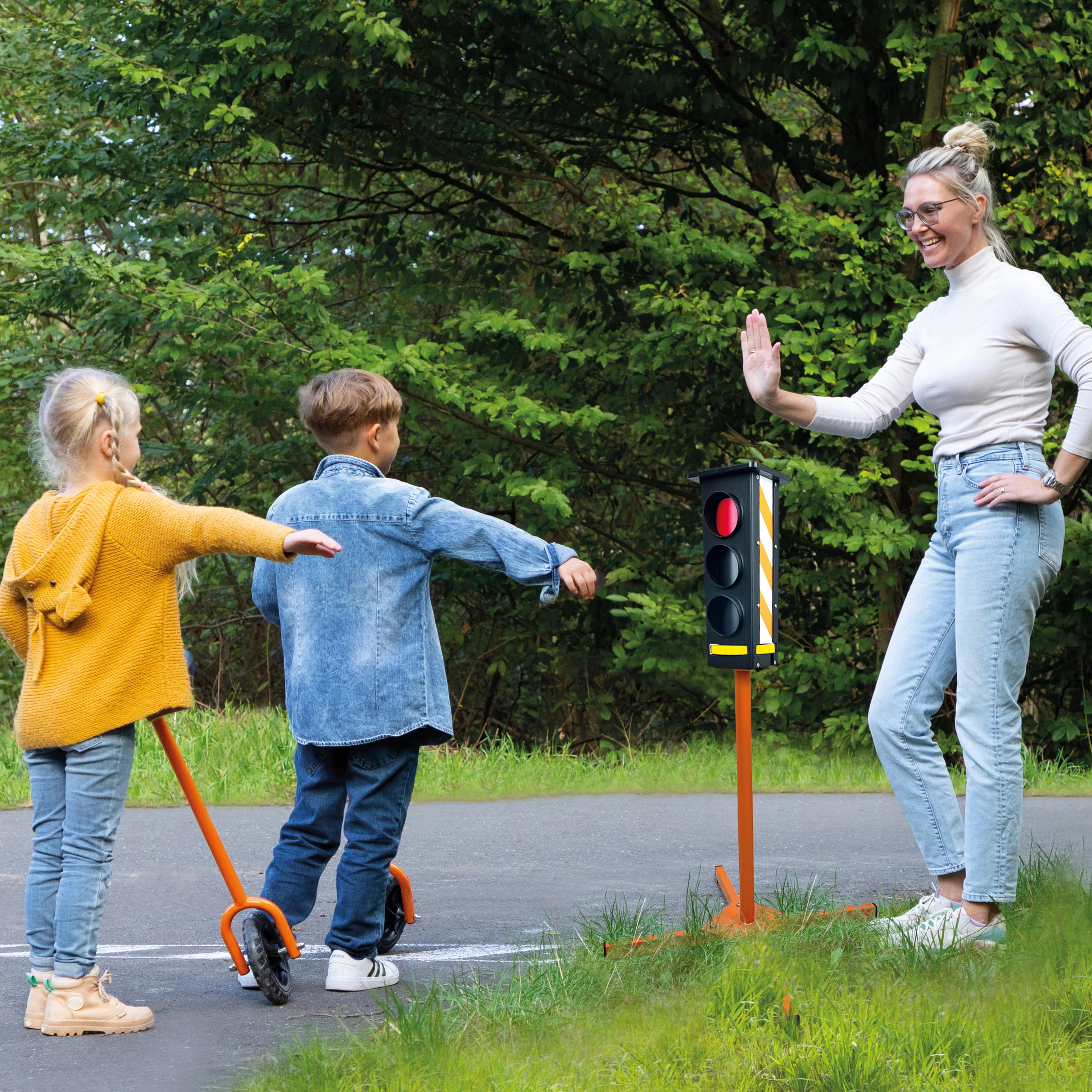 Kids Traffic Light | Pretend Play Road Safety Signal with Rotary Wheel for Trikes & Ride-On Toys - Image 3